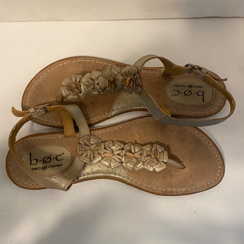 Born BOC Concepts Bronze Leather Thong Sandals Womens Size 8